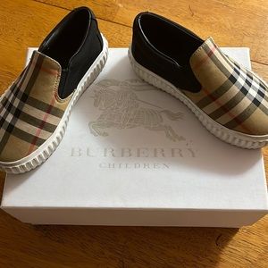 Burberry unisex slip on
